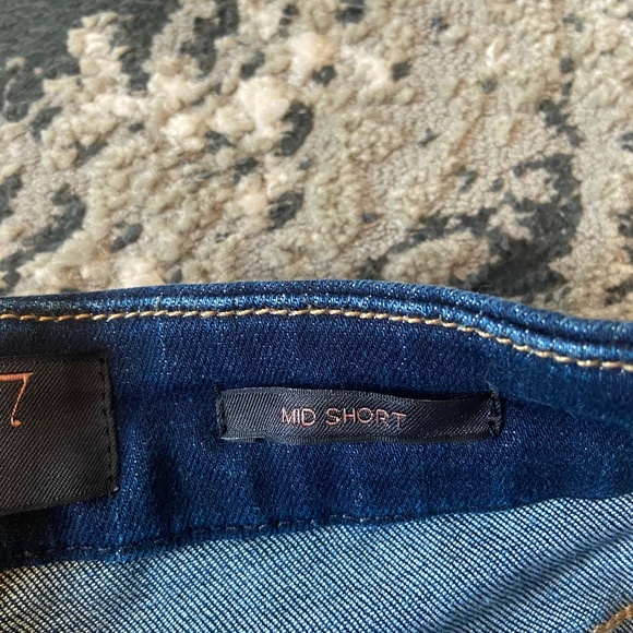 Jen 7 // 7 For All Mankind Mid Shorts - Picture 5 of 8
